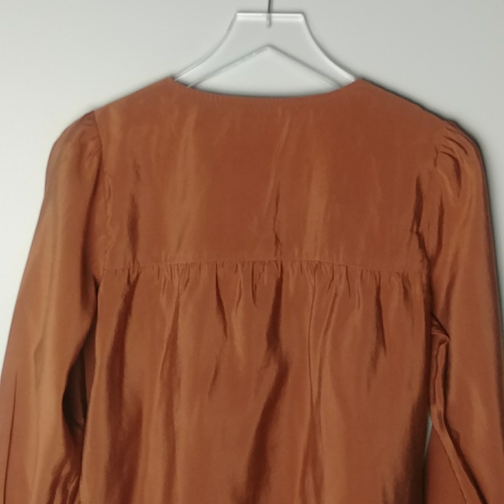 Express Pleated V-Neck Top - Picture 8 of 10